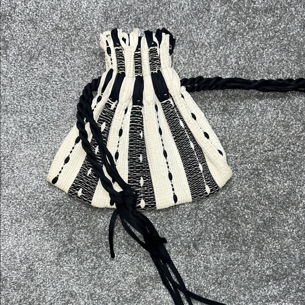 Stylish Black and Cream/ Ivory Wristlet - Picture 1 of 4